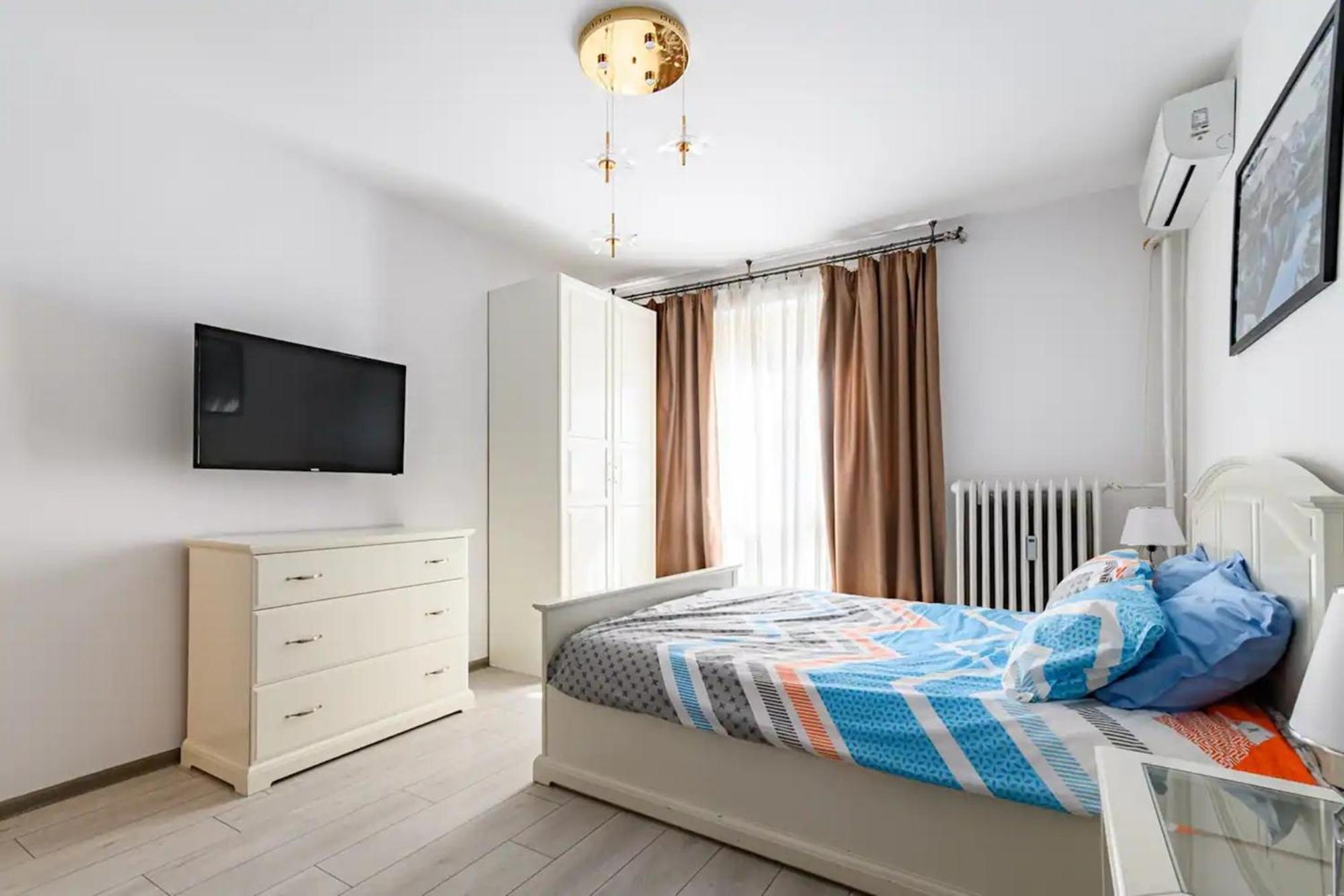 10 Seconds Away From The Main Street, Free Secured Parking Lejlighed Sofia Eksteriør billede